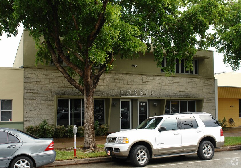 More Photos Of 4565 Ponce de Leon Blvd, Coral Gables Office For Lease