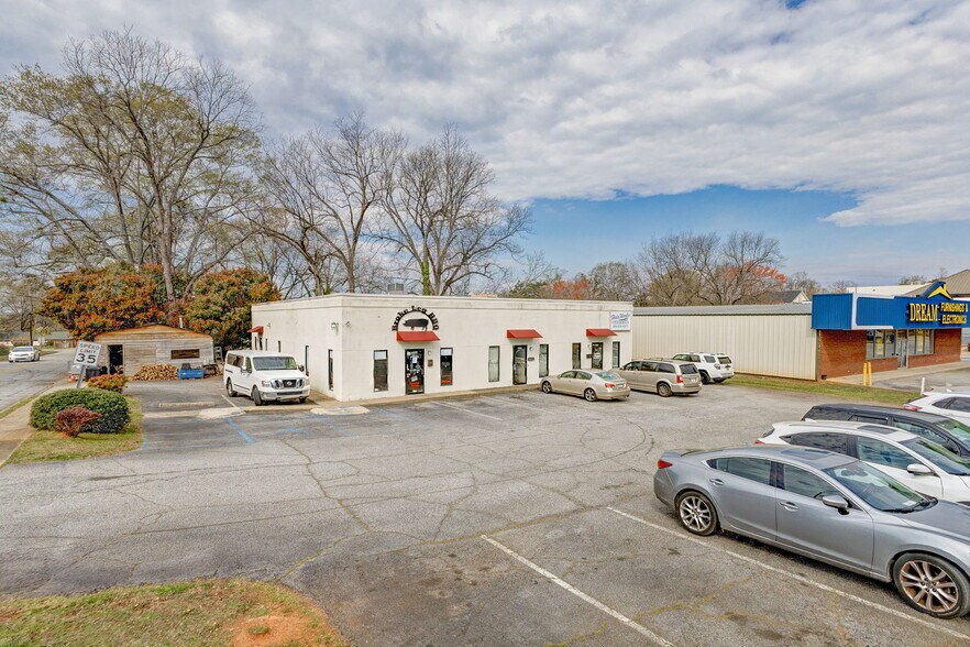 More Photos Of 444 Hampton Ave, Pickens Storefront Retail Office For Sale