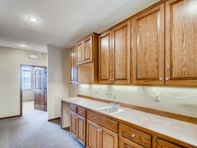 More Photos Of 7975 Stone Creek Dr, Chanhassen Office For Sale