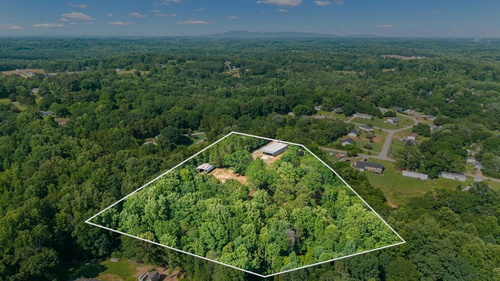 More Photos Of 533 Crest Dr, Easley Industrial For Sale