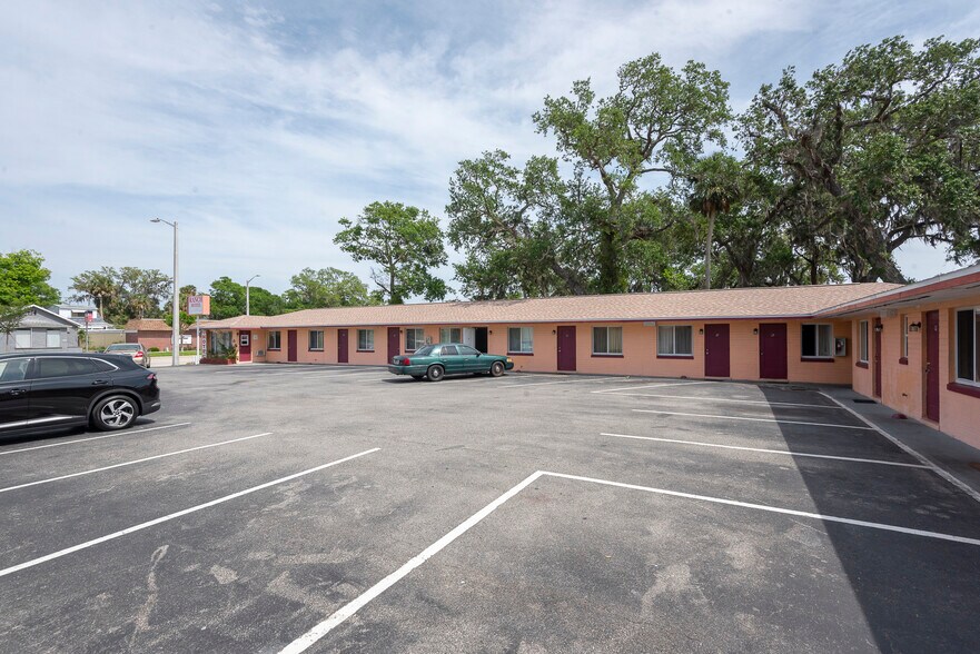 More Photos Of 1028 Ridgewood Ave, Daytona Beach Hospitality For Sale