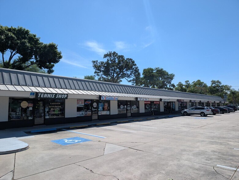 Primary Photo Of 935 17th St, Vero Beach Storefront Retail Office For Lease
