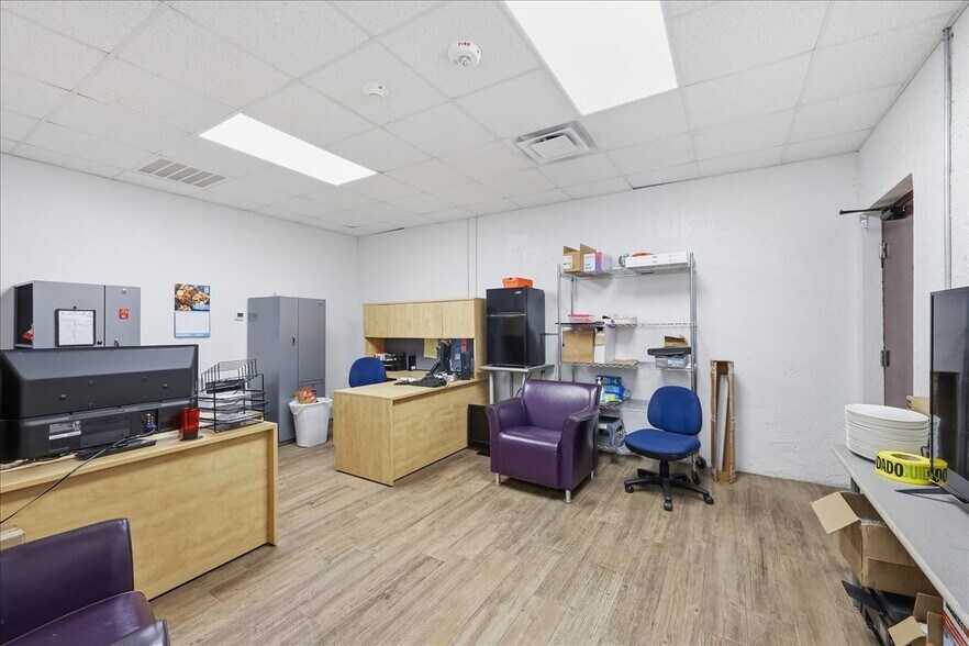 More Photos Of 3720 W Park Ave, Orange Flex For Sale