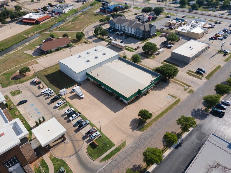 More Photos Of 2515 E Montgomery Pl, Wichita Falls Freestanding For Sale