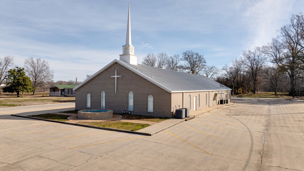 Primary Photo Of 40 Crothers Dr, Tallulah Specialty For Sale