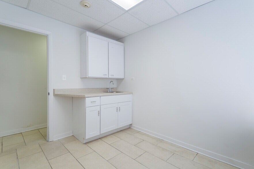 More Photos Of 1835 N 19th Ave, Melrose Park Medical For Lease