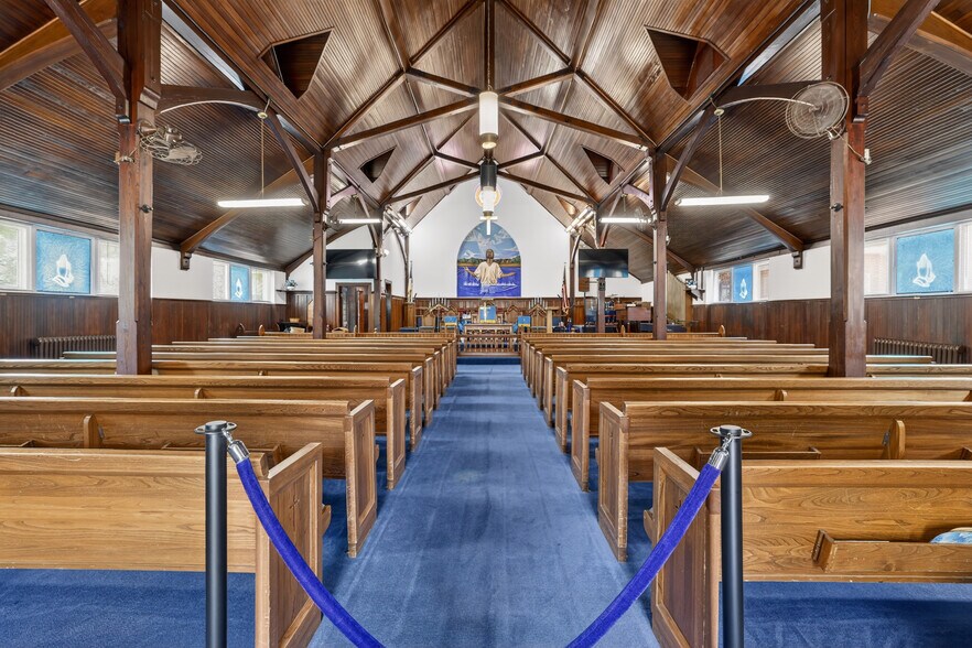 More Photos Of 653 11th St NE, Washington Religious Facility For Sale