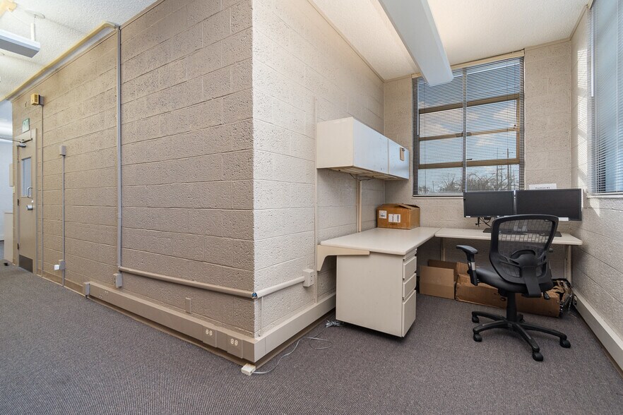 More Photos Of 334 S Water St, Saginaw Office For Sale