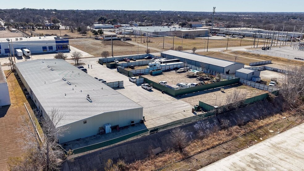 More Photos Of 2970 Suffolk Dr, Fort Worth Warehouse For Sale