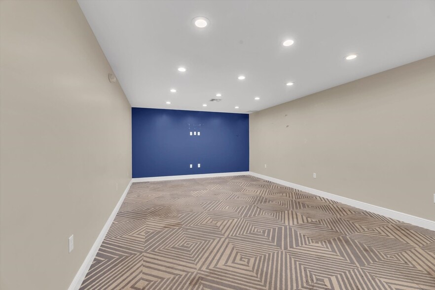 More Photos Of 224 NE 32nd Ct, Oakland Park Warehouse For Sale