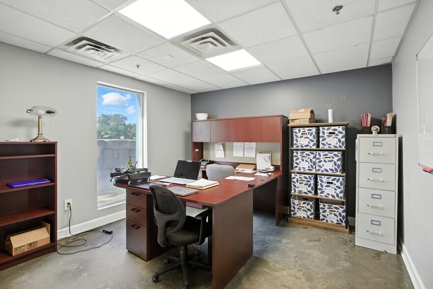 More Photos Of 4800 Joslyn Rd, Lake Orion Light Manufacturing For Sale