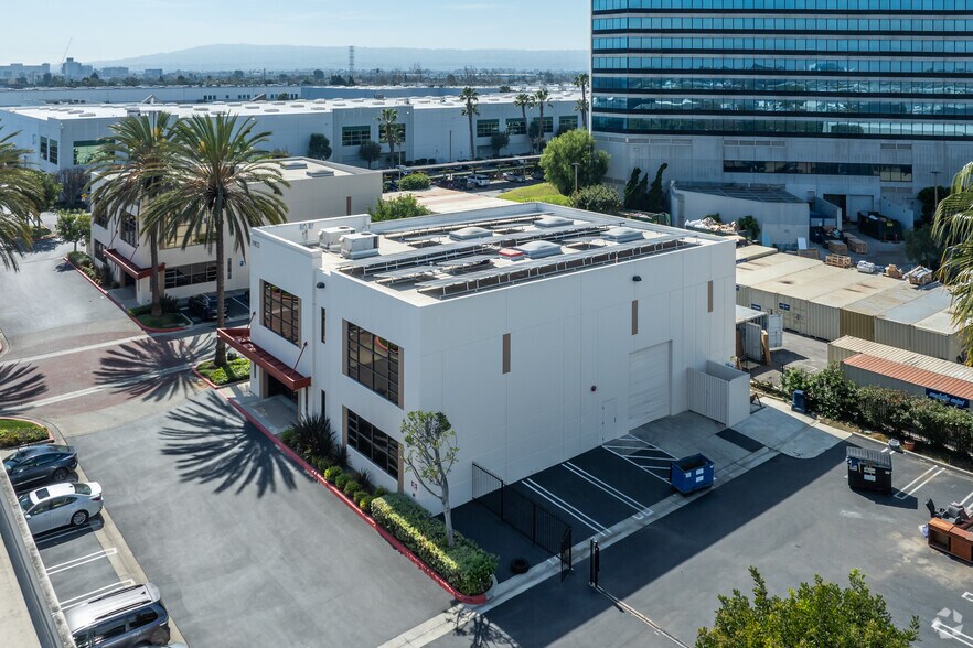 More Photos Of 19815 Hamilton Ave, Torrance Warehouse For Lease