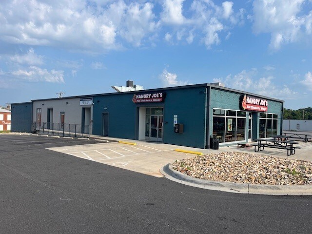 Primary Photo Of 1421 2nd St NE, Hickory Storefront Retail Office For Lease