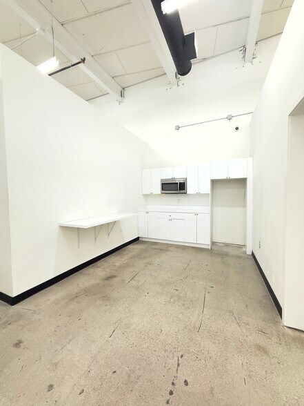 More Photos Of 350-370 NE 75th St, Miami Office For Lease