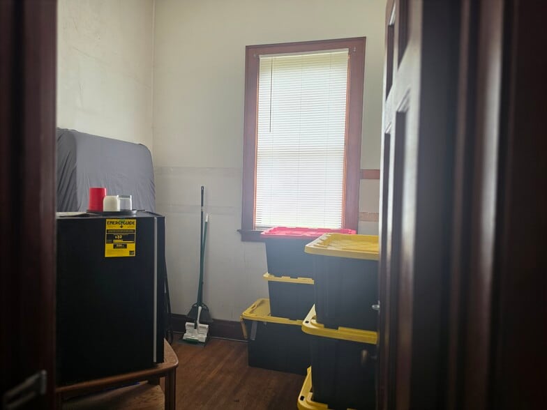 More Photos Of 103 Pearl St, Thornburg Specialty For Sale