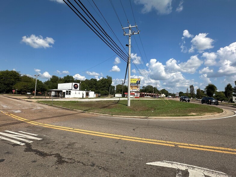 More Photos Of 106 Avenue of Patriots St, Starkville Restaurant For Sale