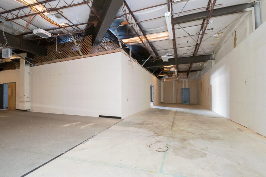 More Photos Of 5810 Kirkwood Hwy, Wilmington Unknown For Lease