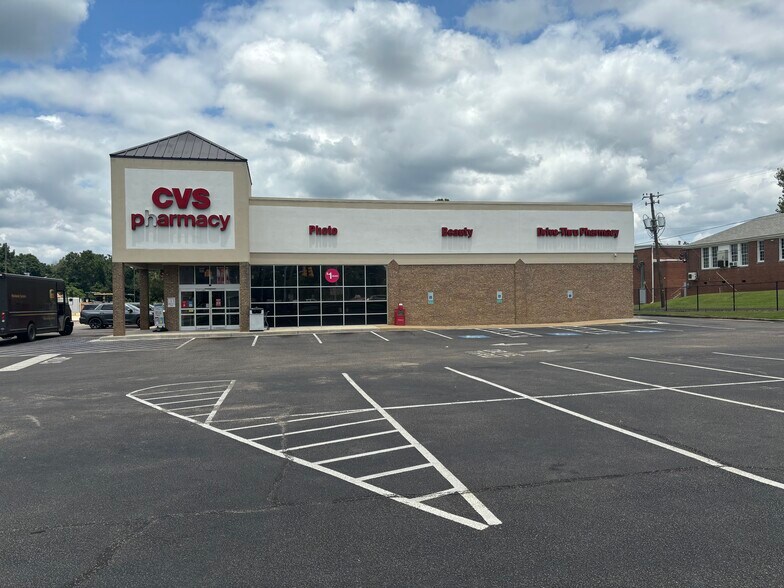 More Photos Of 10 Gilmer Ave, Tallassee Drugstore For Sale