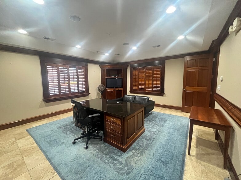 More Photos Of 565 N Birdneck Rd, Virginia Beach Office For Lease
