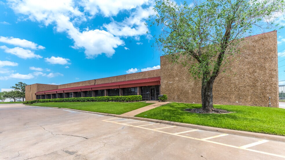 More Photos Of 9777 W Gulf Bank Rd, Houston Warehouse For Lease