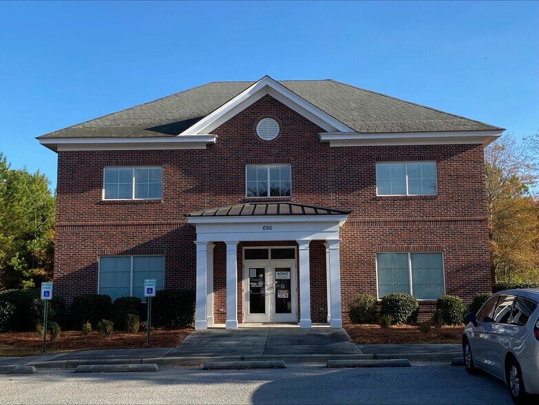 More Photos Of 696 Medical Park Dr, Hartsville Medical For Lease