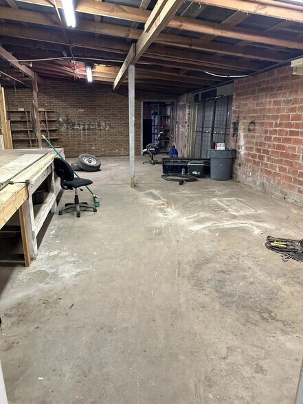 More Photos Of 1109 Walnut St, Abilene Warehouse For Sale