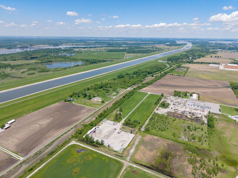 More Photos Of 440 W Pontoon Rd, Granite City Land For Sale
