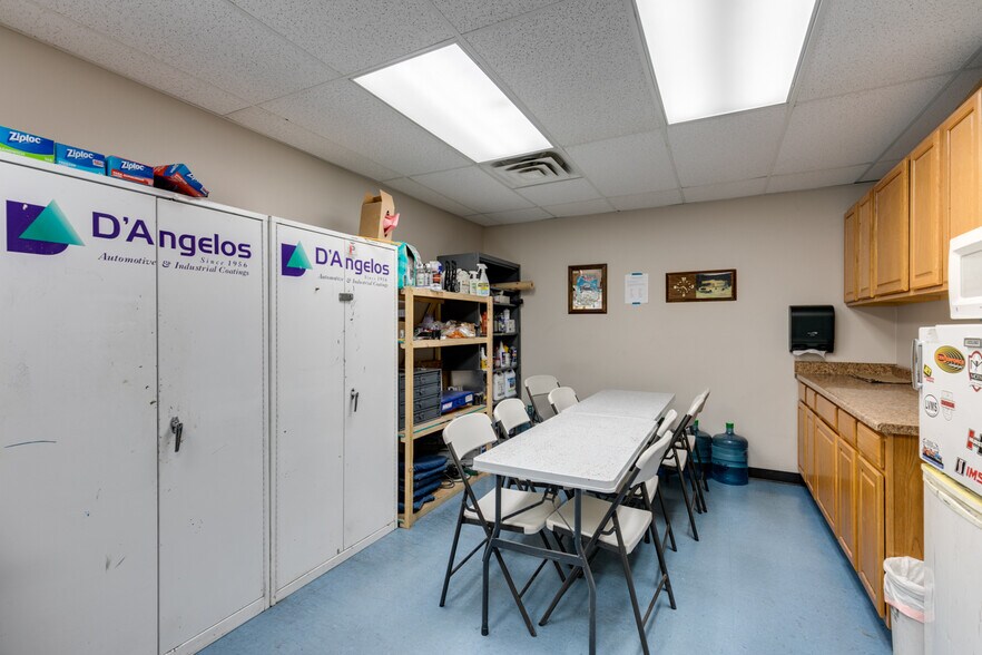 More Photos Of 5450 Desert Point Dr, Las Vegas Manufacturing For Lease