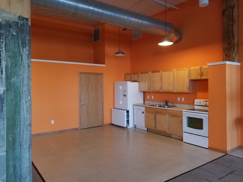 More Photos Of 1017 S 2nd St, Milwaukee Apartments For Lease