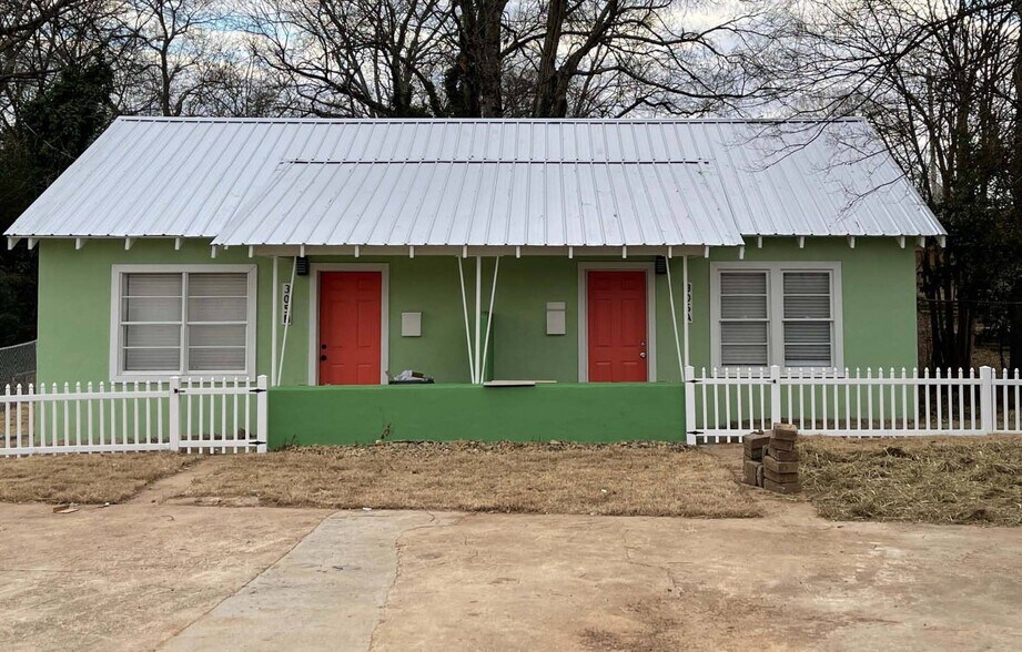 More Photos Of Main St, Benton Specialty For Sale