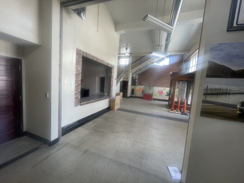 More Photos Of 418 S Tucker Blvd, Saint Louis Self Storage For Lease
