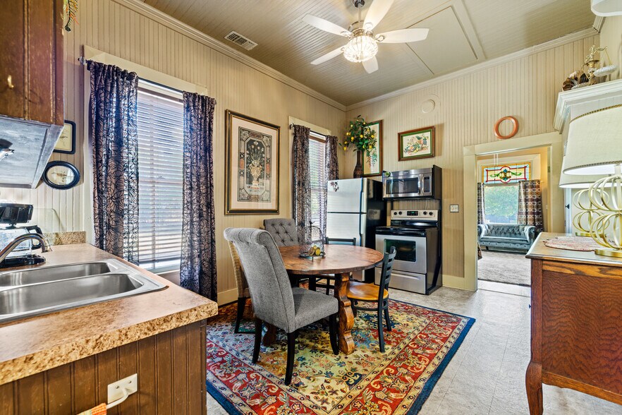 More Photos Of 303 W Austin St, Fredericksburg Office Residential For Sale