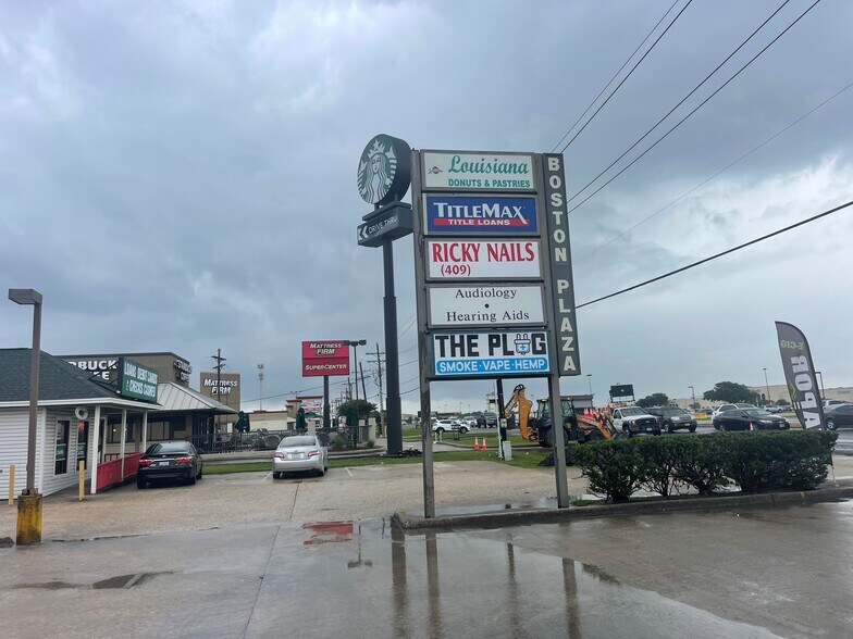 More Photos Of 3618 Highway 365, Nederland Freestanding For Lease