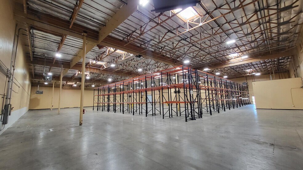More Photos Of 3325-3326 W Oquendo Rd, Las Vegas Warehouse For Lease