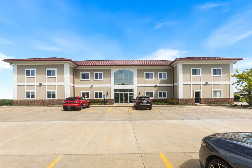 More Photos Of 4120 NE Port Dr, Lee's Summit Office For Sale