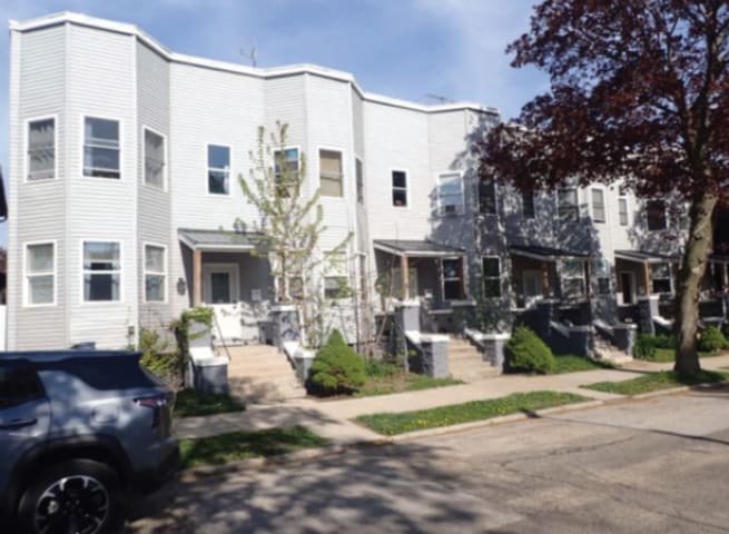 Primary Photo Of 2553-2565 S Logan Ave, Milwaukee Apartments For Sale