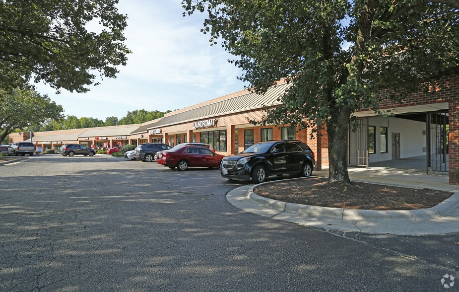 More Photos Of 817-909 N Smithfield Rd, Knightdale General Retail For Lease