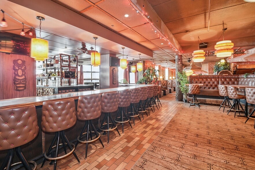 More Photos Of 1900 & 1924 Marshall St NE, Minneapolis Restaurant For Sale