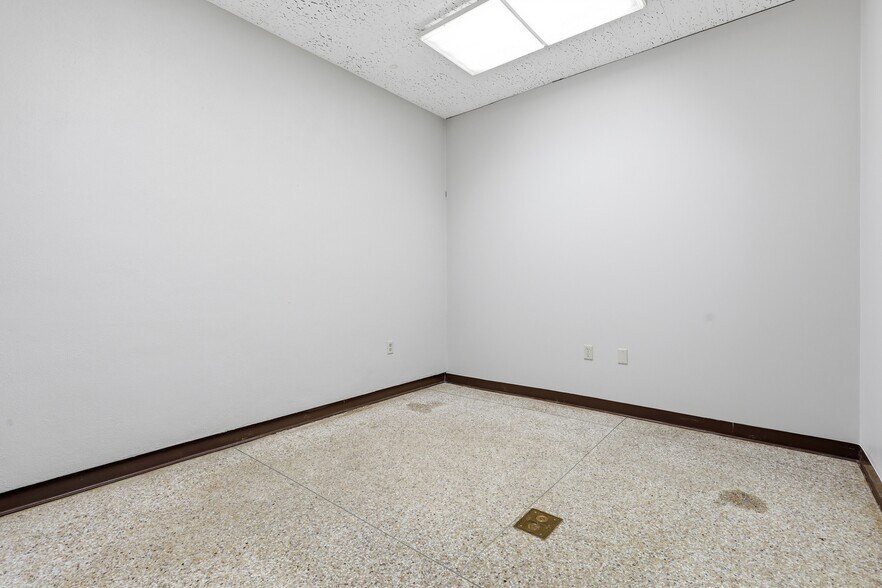 More Photos Of 106 S Texas Ave, Greenville Office For Sale