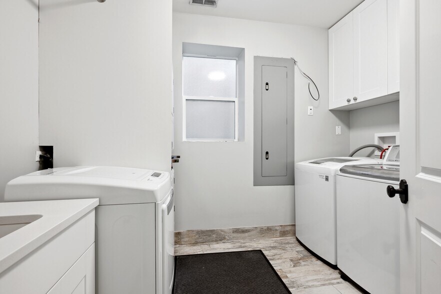 More Photos Of 1428 N Cleveland Ave, Chicago Hospitality For Sale