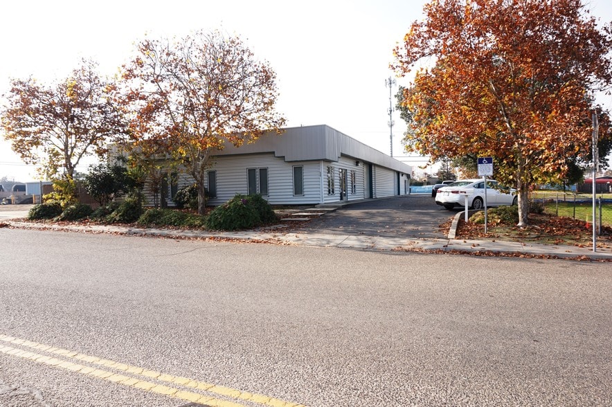 Primary Photo Of 538 S 5th Ave, Oakdale Light Distribution For Lease