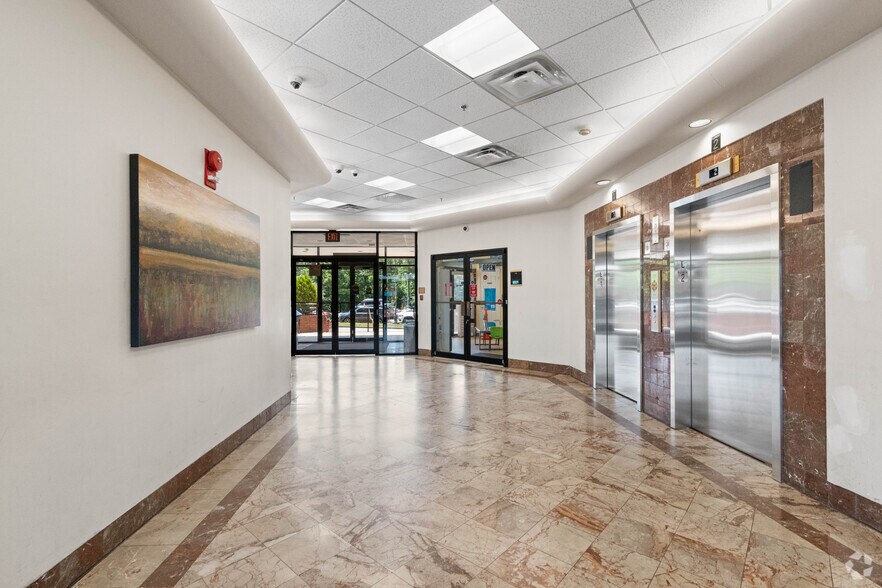 More Photos Of 6196 Oxon Hill Rd, Oxon Hill Medical For Lease