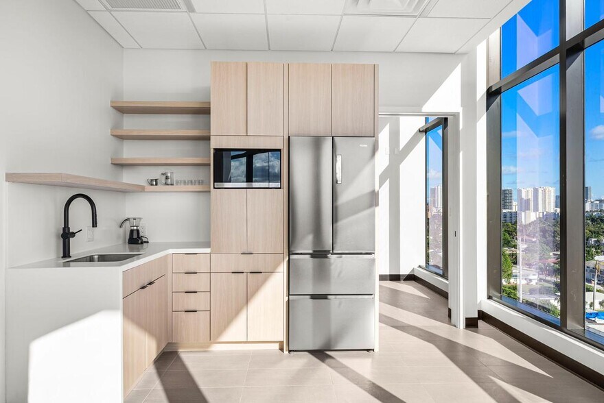 More Photos Of 800 N Federal Hwy, Hallandale Beach Office For Sale
