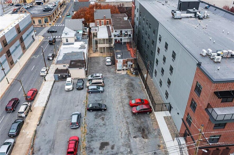 More Photos Of 960 W Hamilton St, Allentown Storefront Retail Residential For Lease