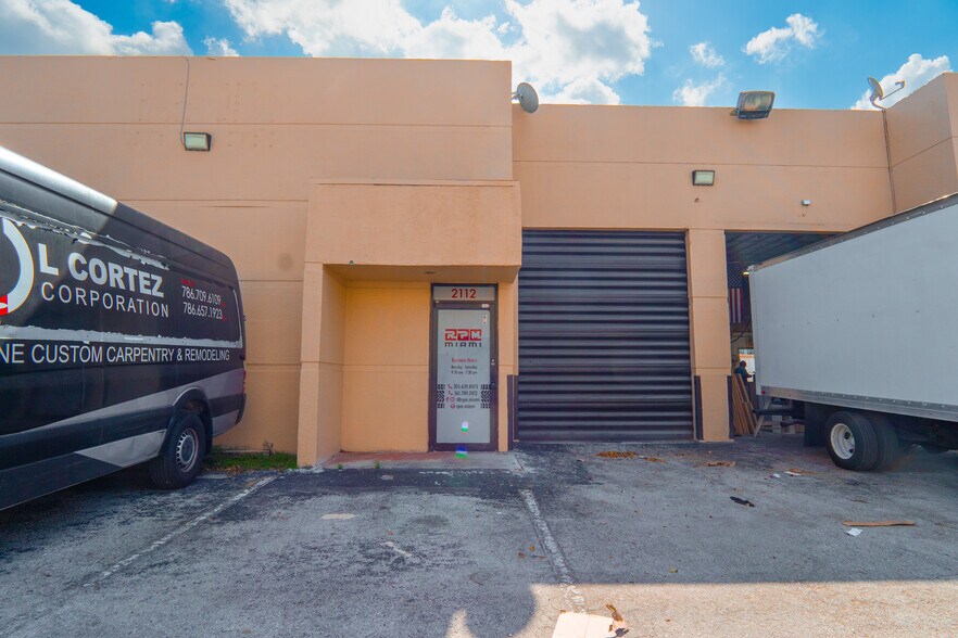 More Photos Of 2104-2120 W 62nd St, Hialeah Warehouse For Lease