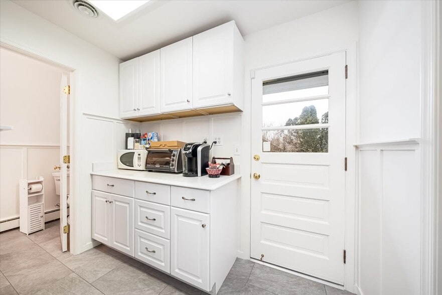 More Photos Of 611 Nursery Rd, Westminster Office For Sale