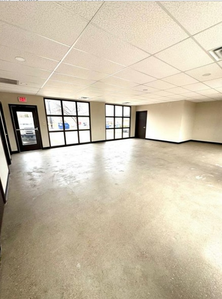 More Photos Of 420 W Grand Ave, Chickasha General Retail For Lease