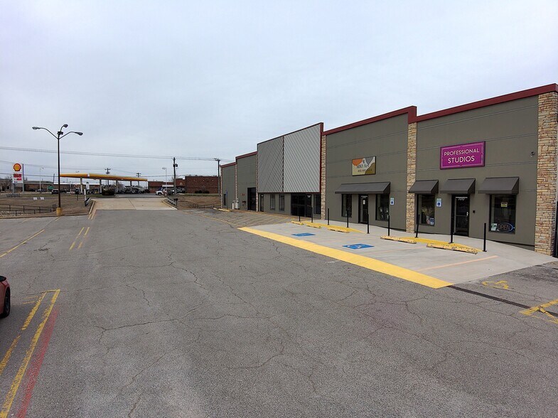 More Photos Of 8921 NW Expressway St, Oklahoma City Warehouse For Lease