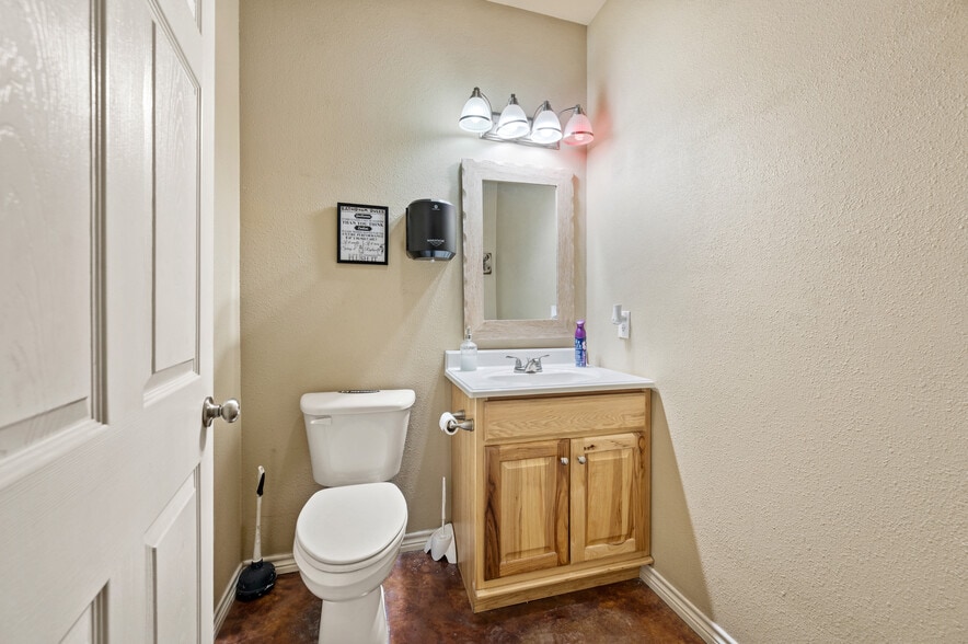 More Photos Of 204 County Road 4225, Bonham Industrial For Sale