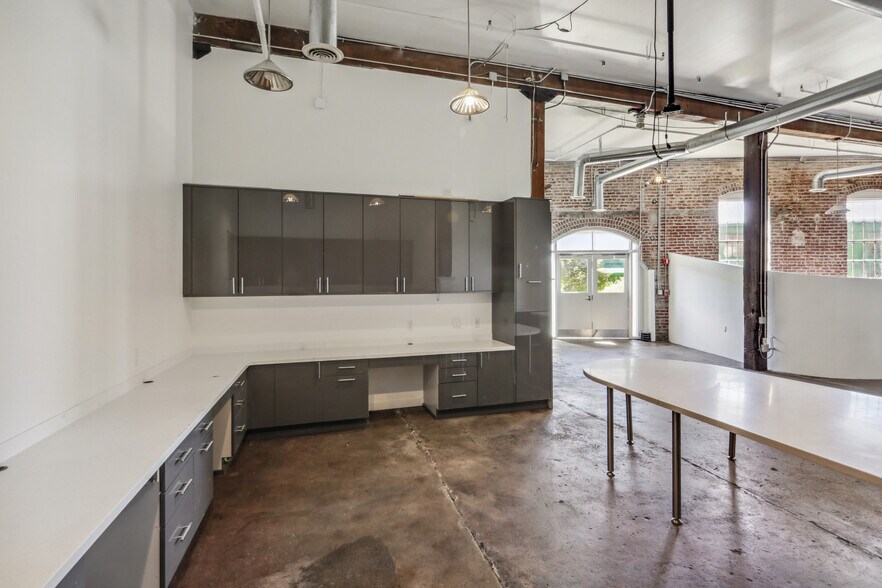 More Photos Of 887 W Marietta St NW, Atlanta Loft Creative Space For Lease